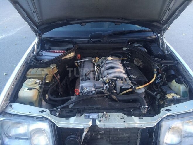 Mercedes E 250 1992, 251,041 km - 2.5 l - Bakı