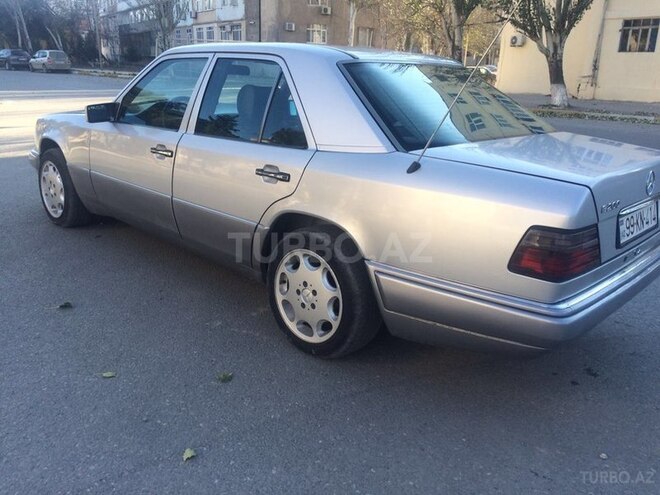 Mercedes E 250 1992, 251,041 km - 2.5 l - Bakı