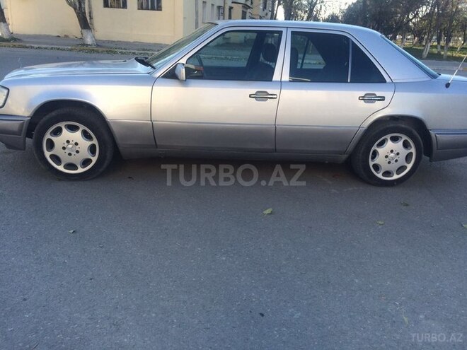 Mercedes E 250 1992, 251,041 km - 2.5 l - Bakı