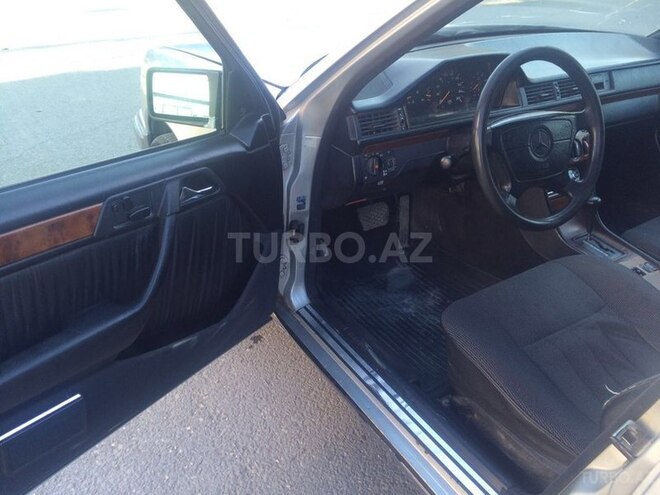 Mercedes E 250 1992, 251,041 km - 2.5 l - Bakı