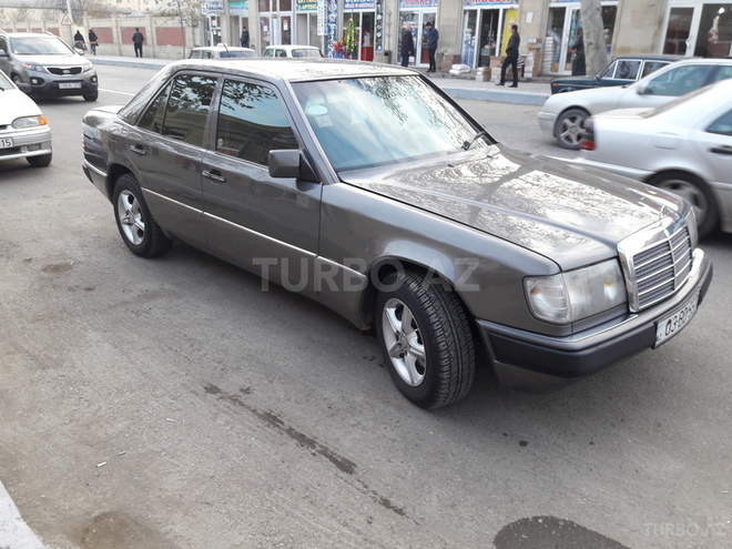 Mercedes E 200 1993, 296,000 km - 2.0 l - Bərdə