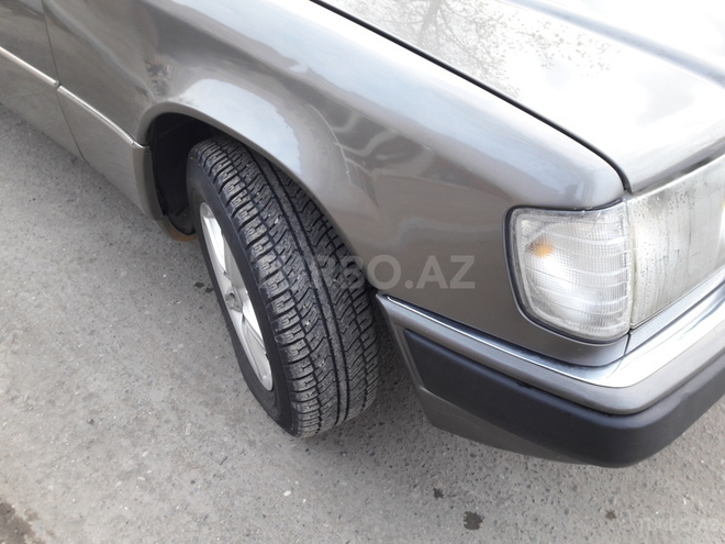 Mercedes E 200 1993, 296,000 km - 2.0 l - Bərdə