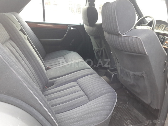 Mercedes E 200 1993, 296,000 km - 2.0 l - Bərdə