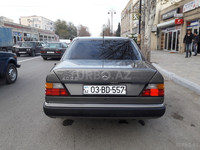 Mercedes E 200 1993, 296,000 km - 2.0 l - Bərdə