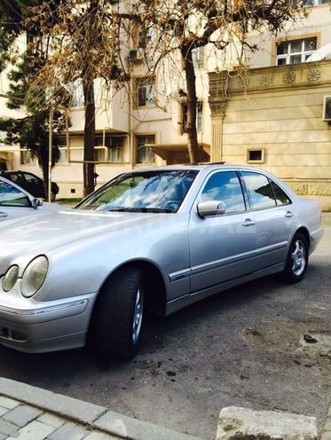 Mercedes E 240 1999, 282,000 km - 2.4 l - Bakı