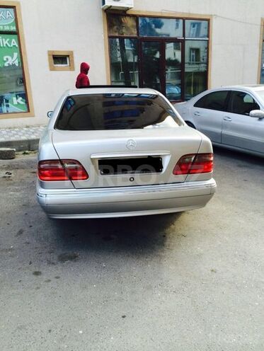 Mercedes E 240 1999, 282,000 km - 2.4 l - Bakı