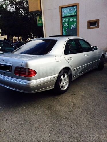 Mercedes E 240 1999, 282,000 km - 2.4 l - Bakı