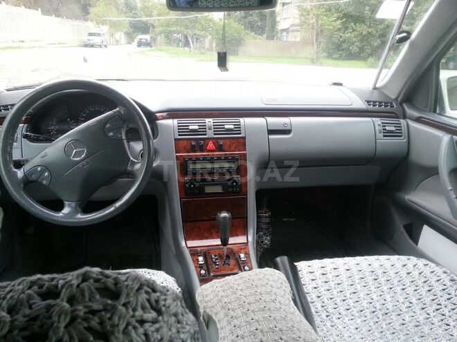 Mercedes E 240 1999, 282,000 km - 2.4 l - Bakı