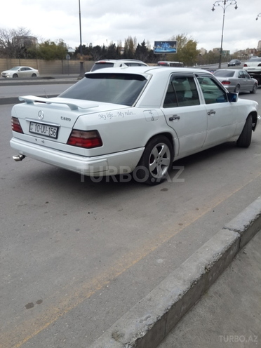 Mercedes E 220 1995, 290,000 km - 2.2 l - Bakı