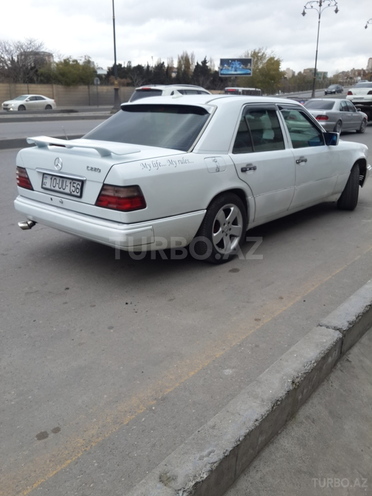 Mercedes E 220 1995, 290,000 km - 2.2 l - Bakı