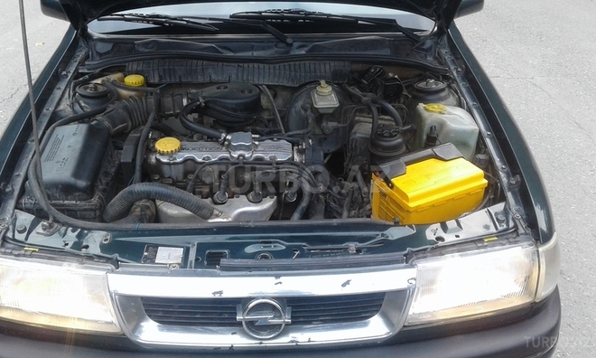 Opel Vectra 1995, 325,000 km - 1.8 l - Bakı