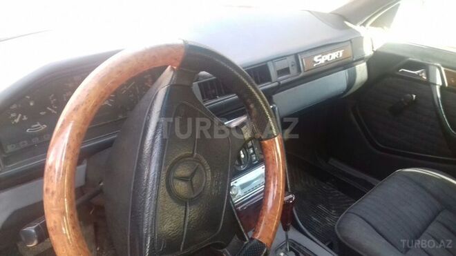 Mercedes E 280 1986, 302,000 km - 0.3 л - Bakı