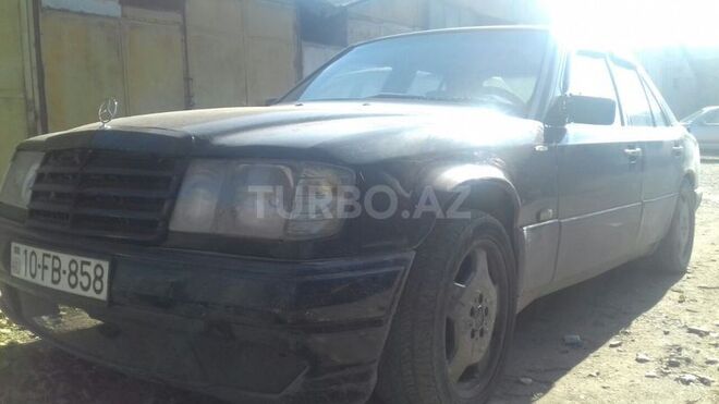 Mercedes E 280 1986, 302,000 km - 0.3 л - Bakı