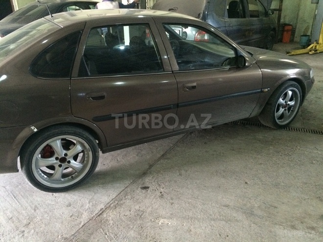 Opel Vectra 1997, 265,000 km - 1.8 л - Bakı