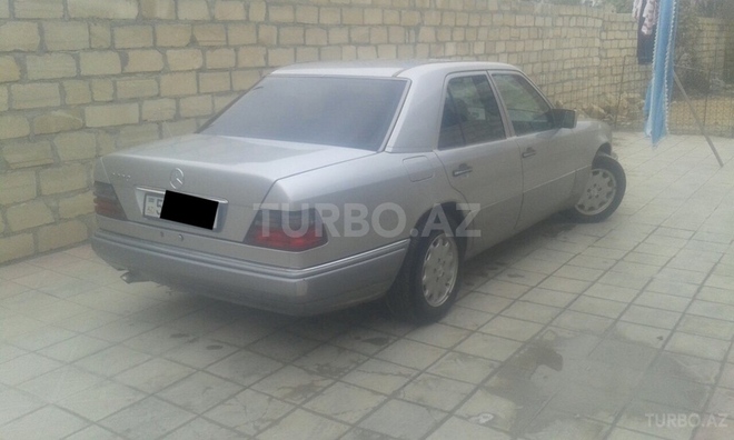 Mercedes E 220 1995, 340,000 km - 2.2 л - Bərdə