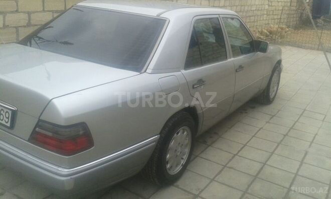 Mercedes E 220 1995, 340,000 km - 2.2 л - Bərdə