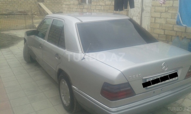 Mercedes E 220 1995, 340,000 km - 2.2 л - Bərdə