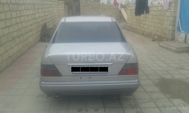 Mercedes E 220 1995, 340,000 km - 2.2 л - Bərdə