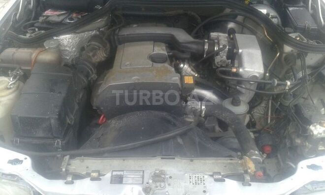 Mercedes E 220 1995, 340,000 km - 2.2 л - Bərdə