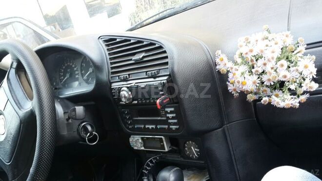 BMW 318 1995, 280,000 km - 1.8 л - Ucar