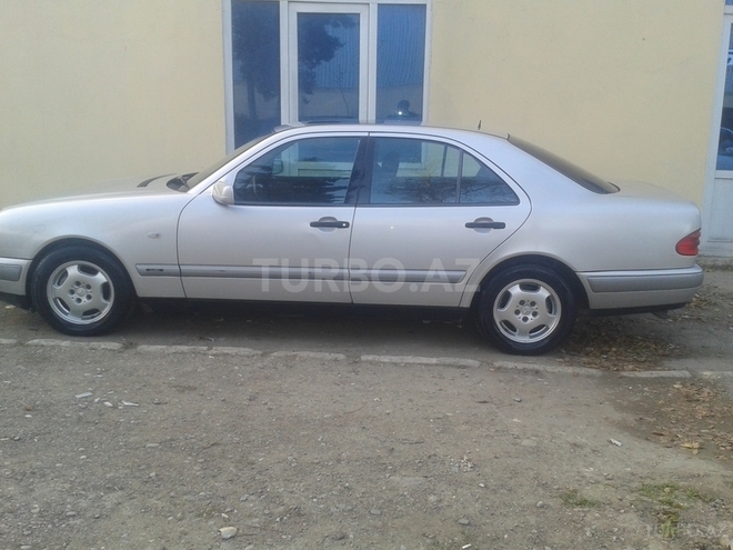 Mercedes E 240 1999, 258,000 km - 2.4 l - Bakı