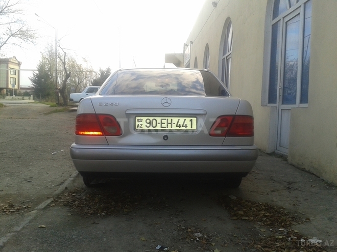 Mercedes E 240 1999, 258,000 km - 2.4 l - Bakı