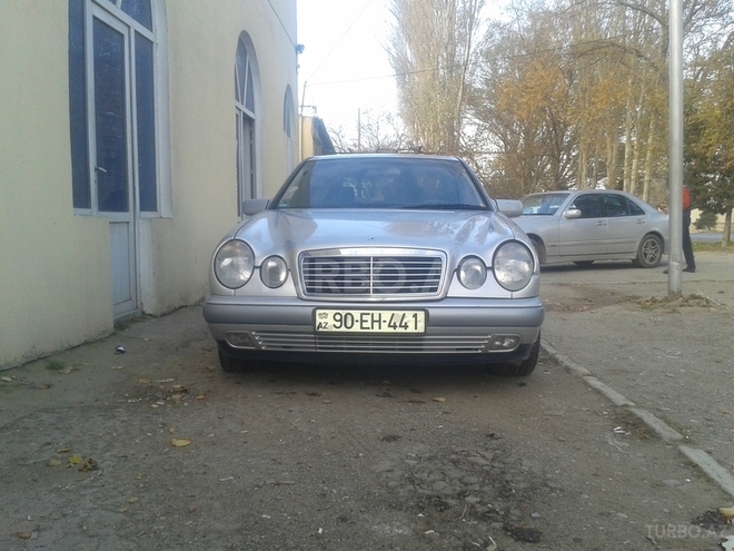 Mercedes E 240 1999, 258,000 km - 2.4 l - Bakı