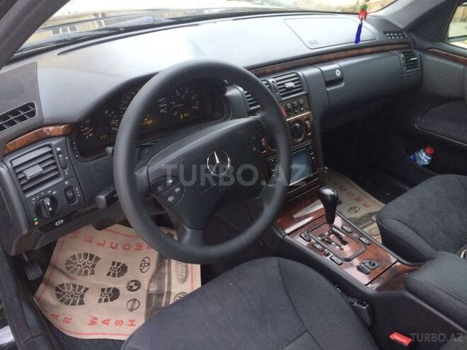 Mercedes E 220 2000, 18,000 km - 2.2 l - Bakı