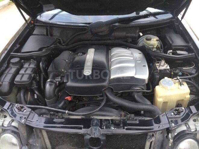 Mercedes E 220 2000, 18,000 km - 2.2 l - Bakı