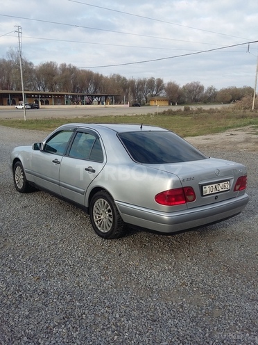 Mercedes E 220 1996, 335,000 km - 2.2 l - Bakı