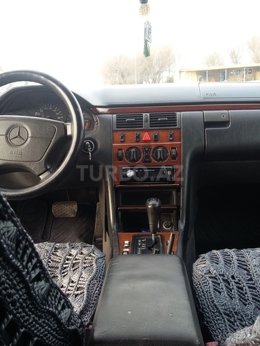 Mercedes E 220 1996, 335,000 km - 2.2 l - Bakı