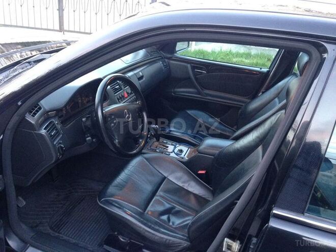 Mercedes E 240 2001, 204,300 km - 2.6 l - Bakı