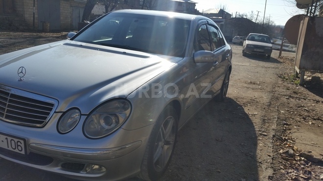 Mercedes E 220 2003, 270,000 km - 2.2 л - Şamaxı