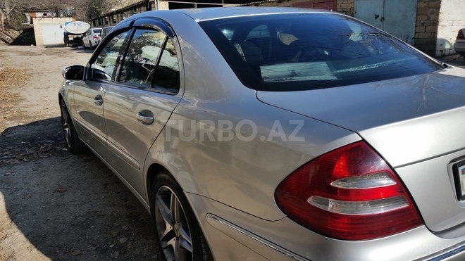 Mercedes E 220 2003, 270,000 km - 2.2 л - Şamaxı