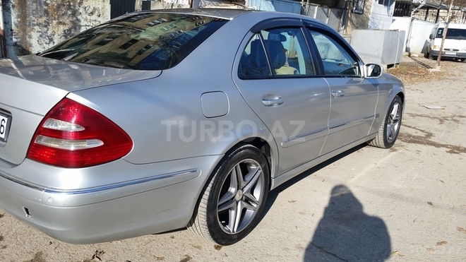 Mercedes E 220 2003, 270,000 km - 2.2 л - Şamaxı
