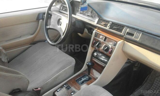 Mercedes E 230 1985, 300,000 km - 2.3 l - Bakı