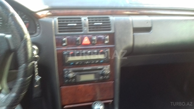 Mercedes E 230 1997, 280,000 km - 2.3 l - Gəncə