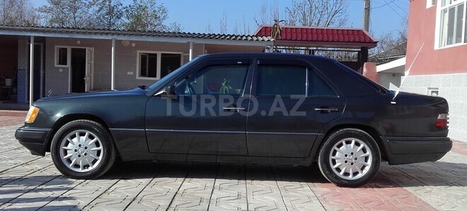 Mercedes E 220 1994, 280,000 km - 2.2 l - Astara