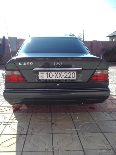 Mercedes E 220 1994, 280,000 km - 2.2 l - Astara