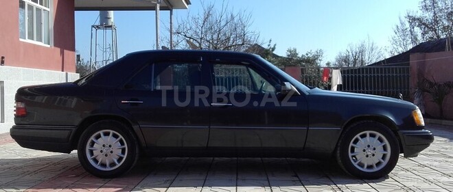 Mercedes E 220 1994, 280,000 km - 2.2 l - Astara