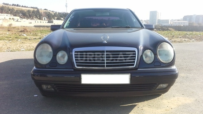 Mercedes E 240 1999, 290,000 km - 2.4 l - Bakı