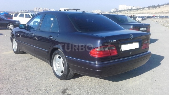 Mercedes E 240 1999, 290,000 km - 2.4 l - Bakı
