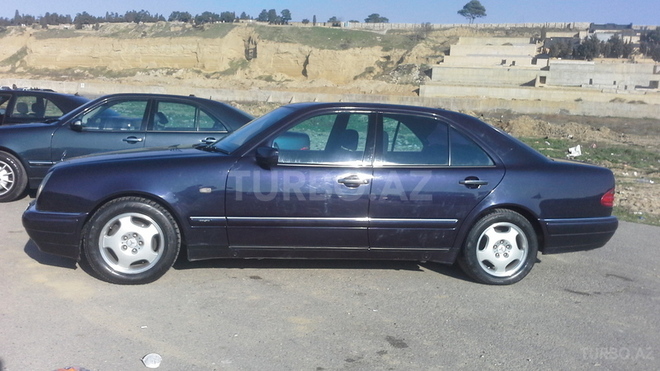 Mercedes E 240 1999, 290,000 km - 2.4 l - Bakı