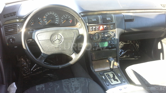 Mercedes E 240 1999, 290,000 km - 2.4 l - Bakı