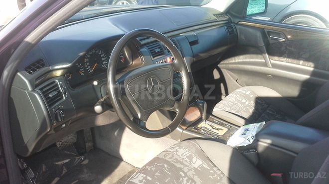 Mercedes E 240 1999, 290,000 km - 2.4 l - Bakı