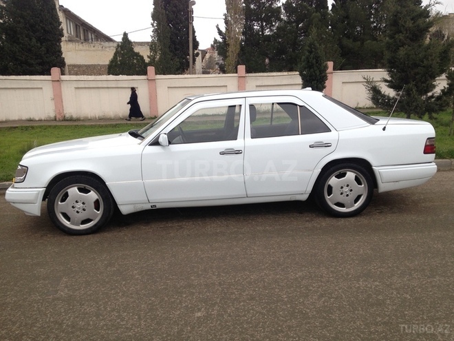 Mercedes E 300 1994, 60,000 km - 3.0 л - Bakı
