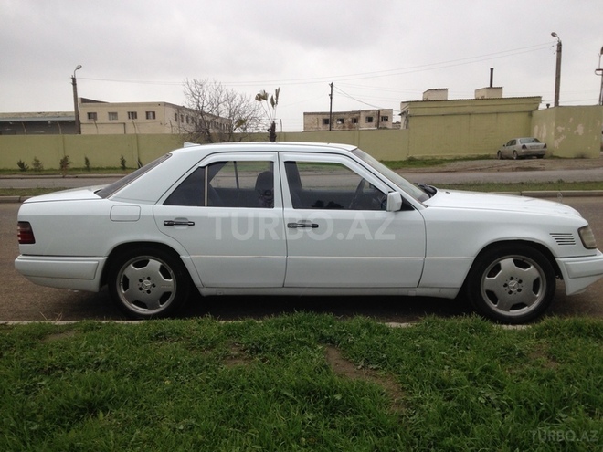 Mercedes E 300 1994, 60,000 km - 3.0 л - Bakı