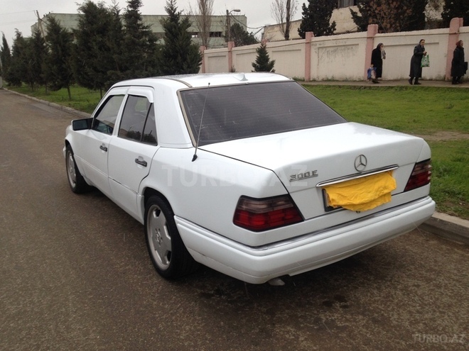 Mercedes E 300 1994, 60,000 km - 3.0 л - Bakı