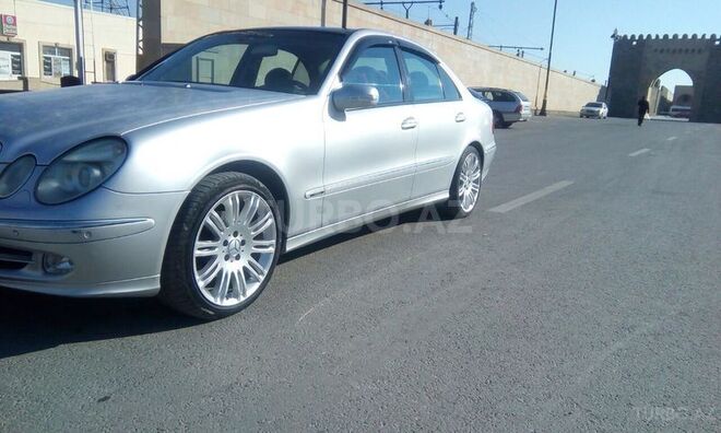 Mercedes E 240 2002, 183,000 km - 2.6 l - Bakı
