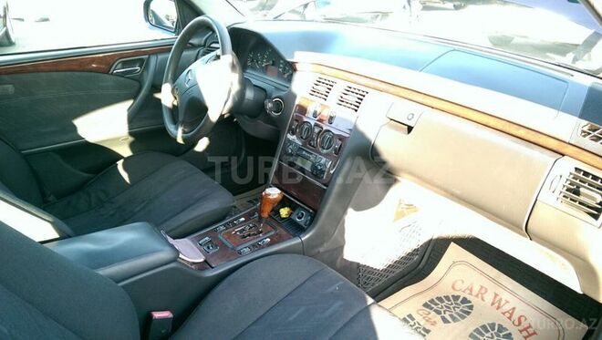 Mercedes E 220 1999, 277,000 km - 2.2 l - Bakı